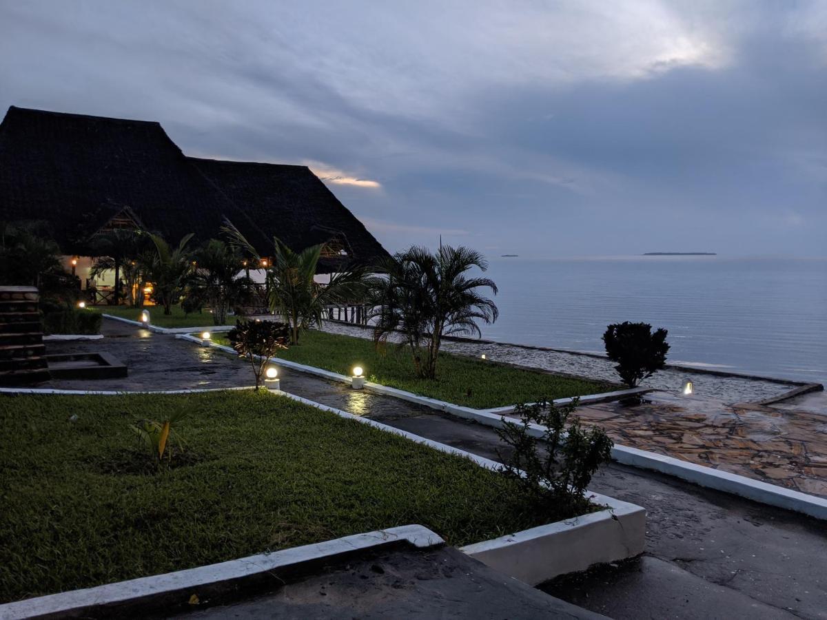 Amaan Ocean Hotel Kihinani Bububu エクステリア 写真