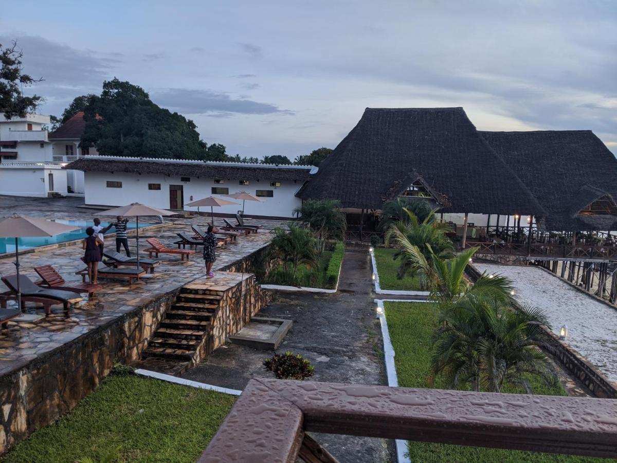 Amaan Ocean Hotel Kihinani Bububu エクステリア 写真