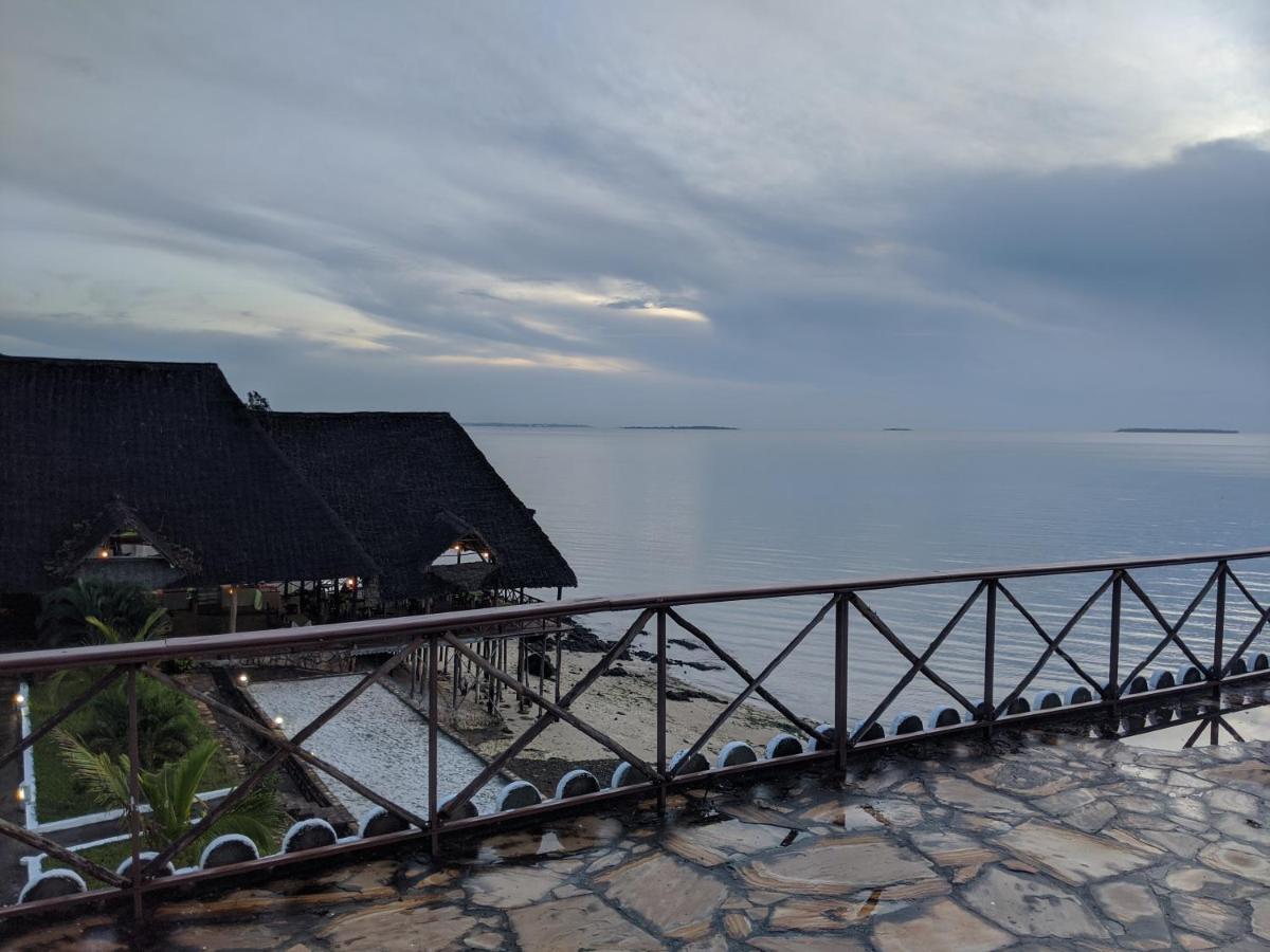 Amaan Ocean Hotel Kihinani Bububu エクステリア 写真
